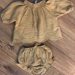 Two piece girl set, mustard color.